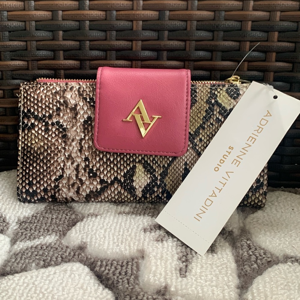 NWT Adrienne Vittadini Fold Tab Snap Wallet